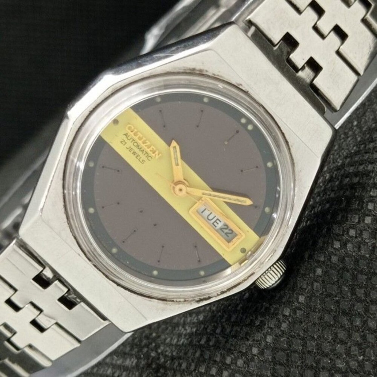Vintage 1971 Citizen Automatic Womans Silver Watch WDaydate  Gold Accents